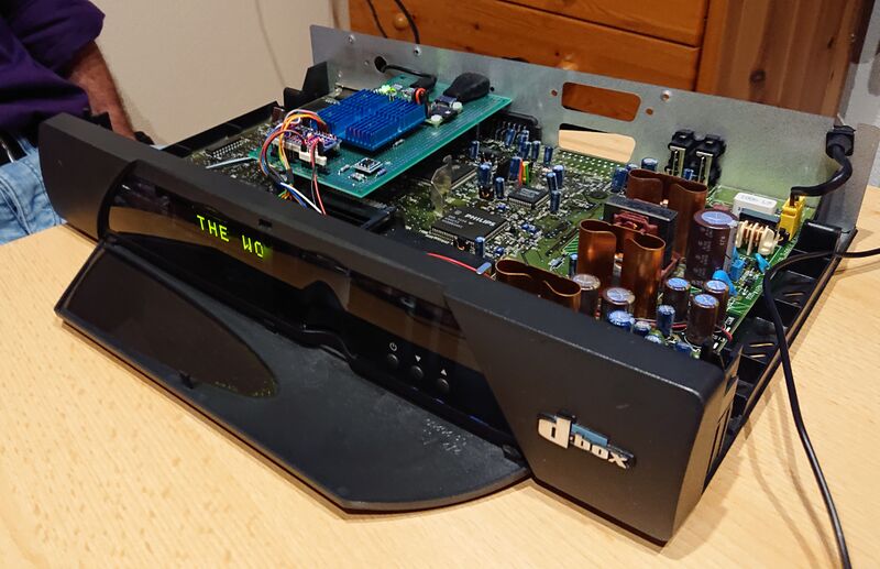 Datei:RasPi in a d-box.jpg