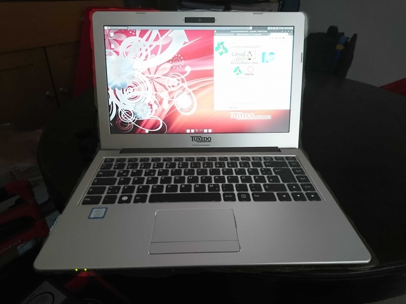 Datei:TuxedoNotebook.JPG